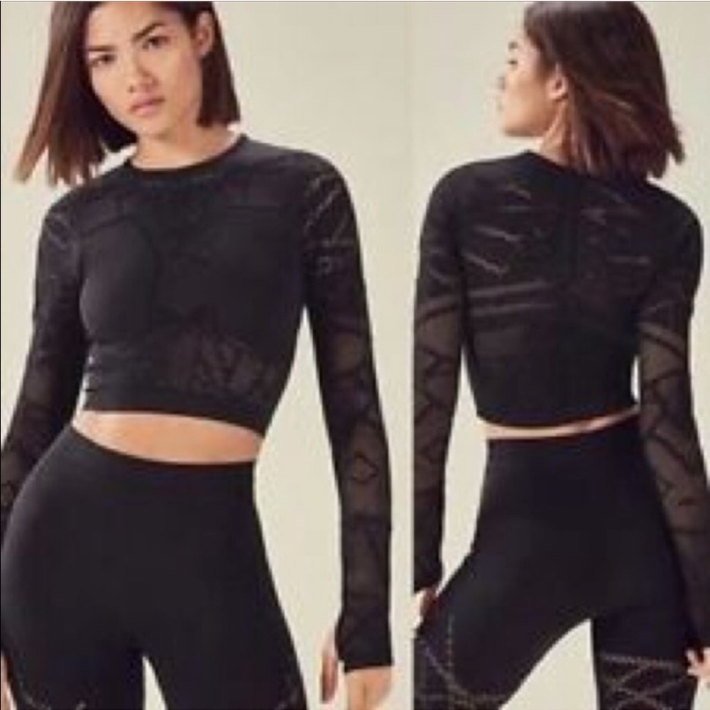 Fabletics x Demi Lovato Cropped Black Long sleeve